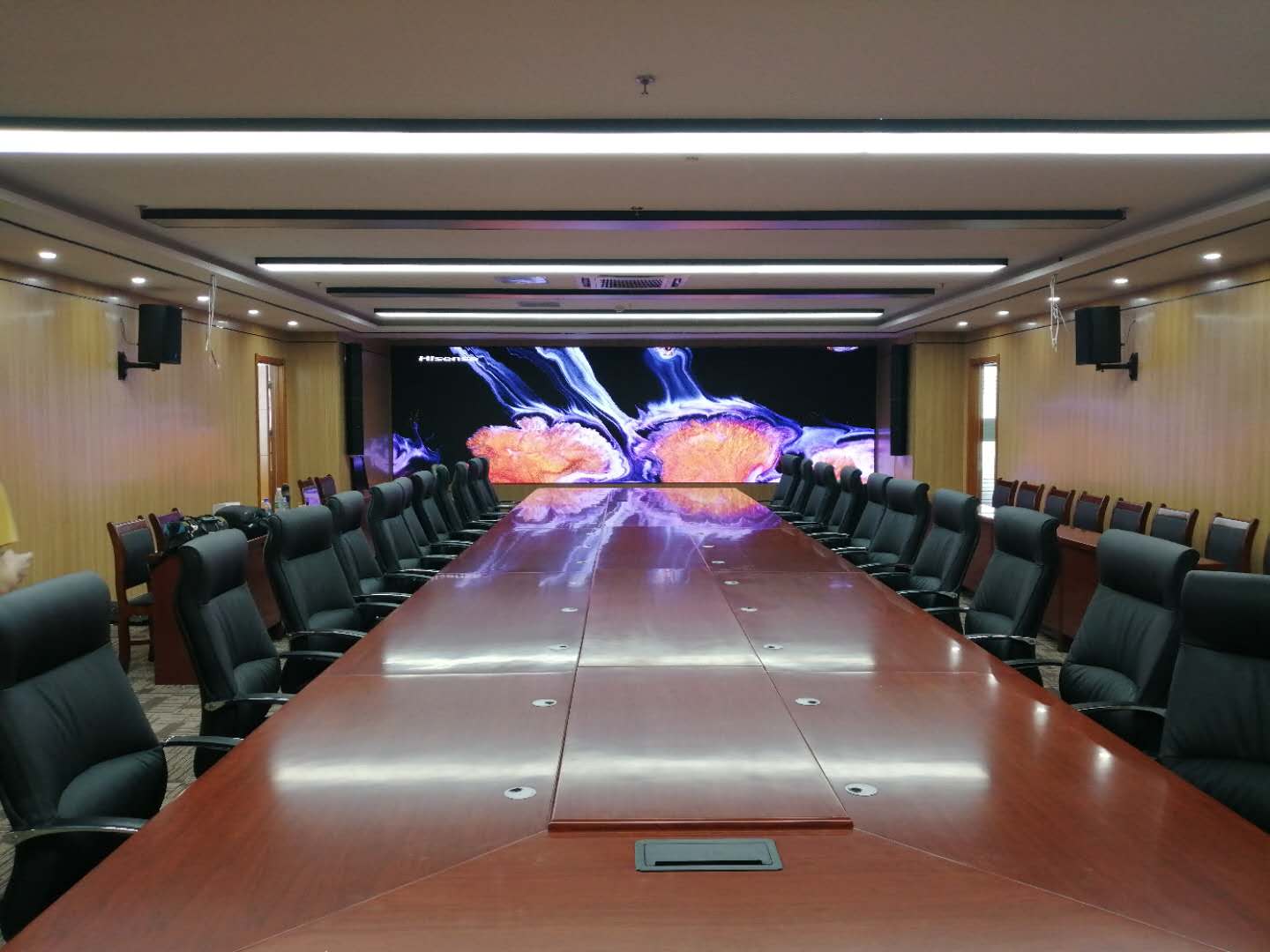 濰坊某事業(yè)單位音、視頻會議集成項(xiàng)目完工，會議辦公、音響系統(tǒng)、1.2小間距顯示系統(tǒng)完美融合